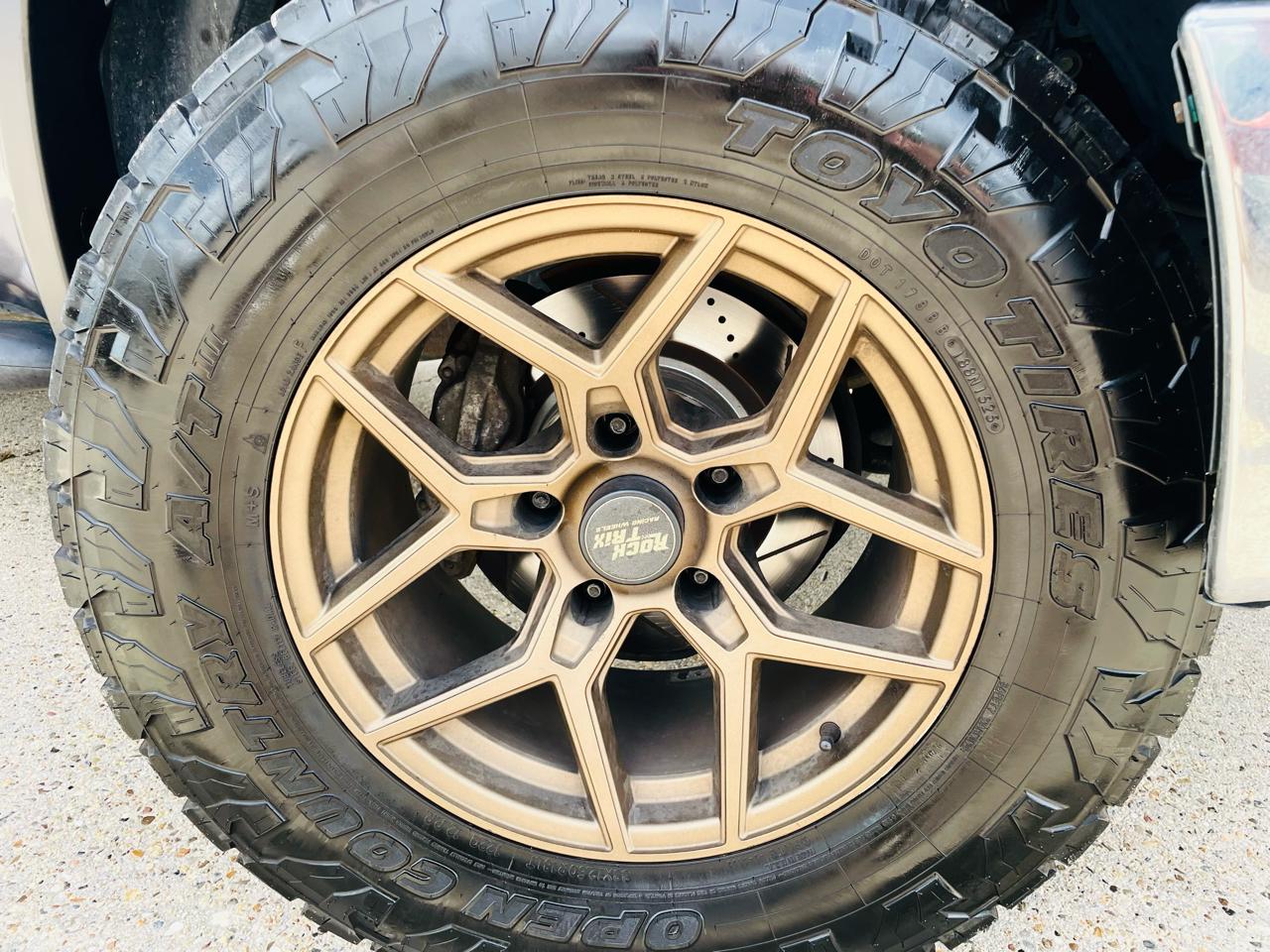 2011 Toyota Tundra 4WD Truck photo 5