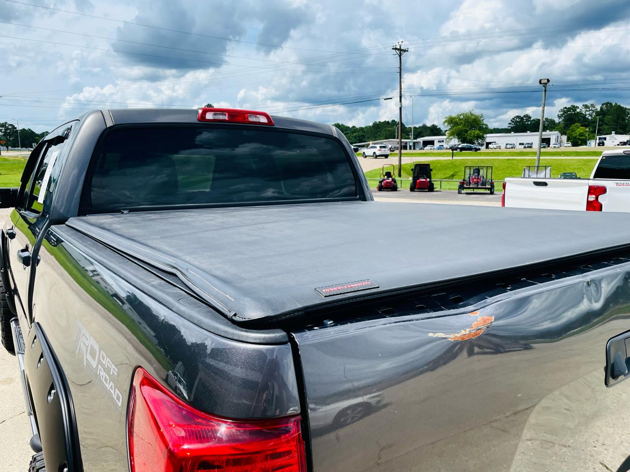 2011 Toyota Tundra 4WD Truck photo 8