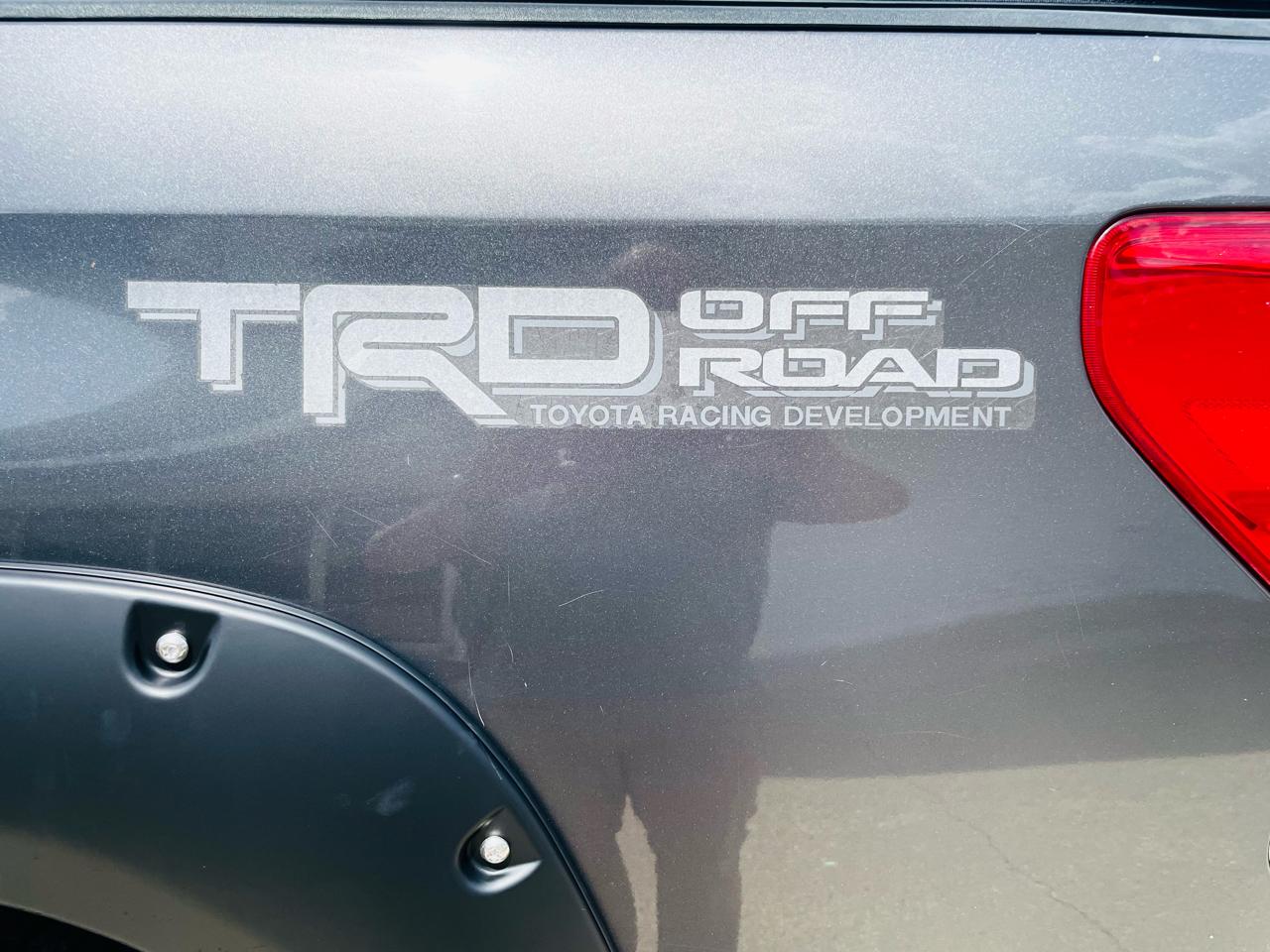 2011 Toyota Tundra 4WD Truck photo 11