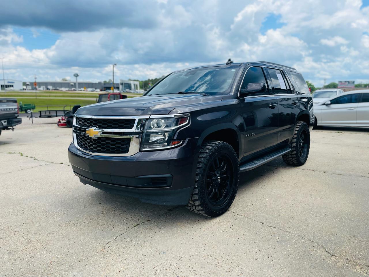 2018 Chevrolet Tahoe photo 2