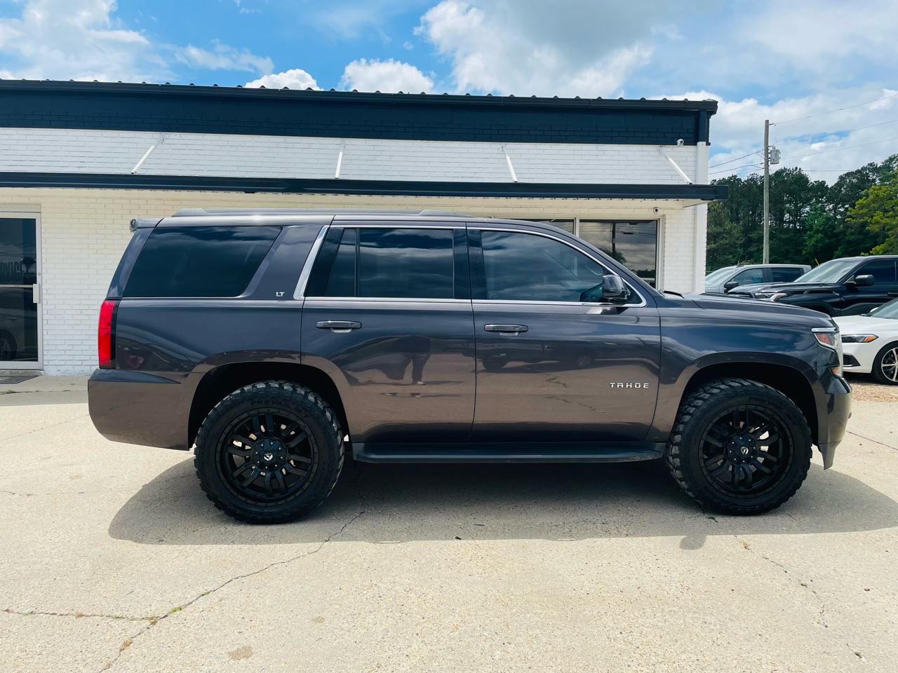 2018 Chevrolet Tahoe photo 3