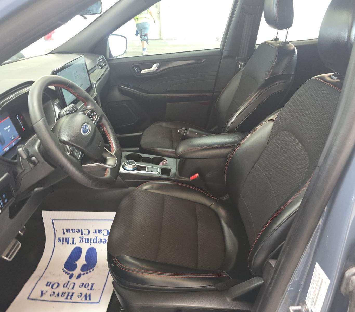 2023 Ford Escape ST-Line FWD, photo 7 of 30