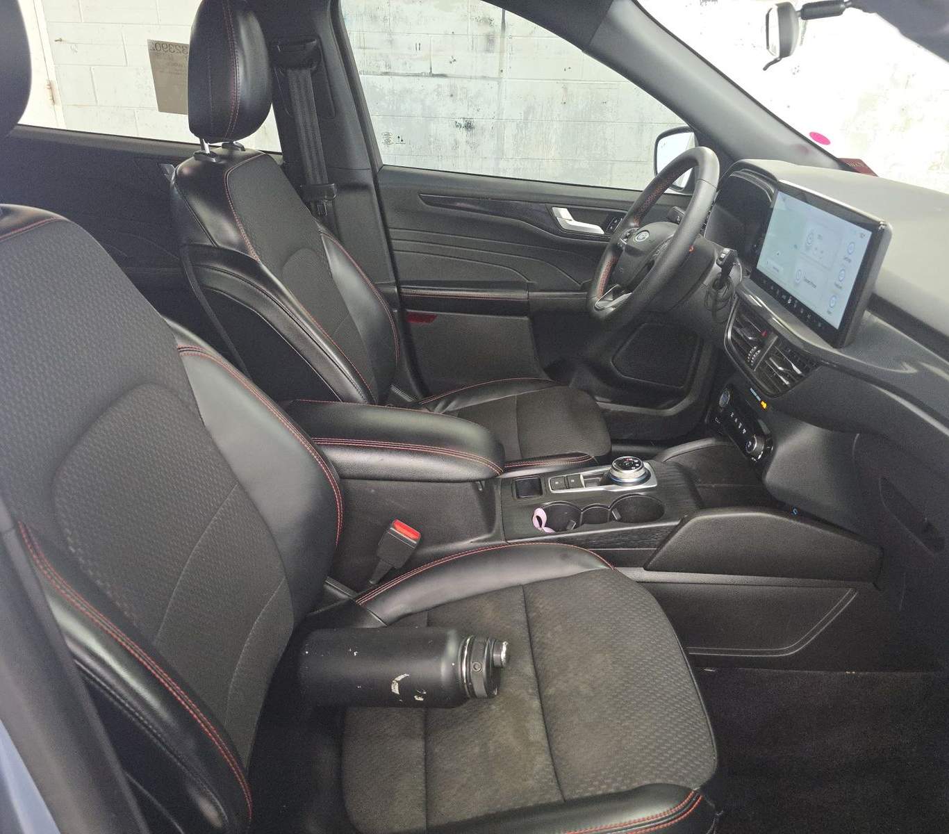 2023 Ford Escape ST-Line FWD, photo 8 of 30