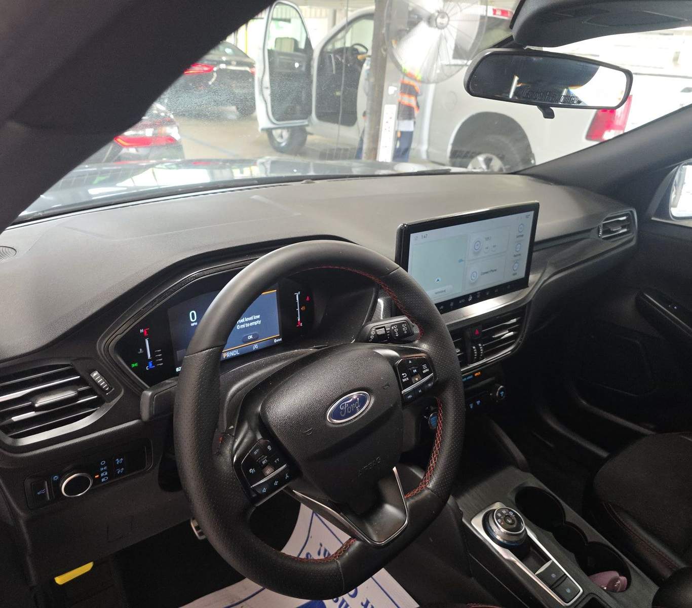 2023 Ford Escape ST-Line FWD, photo 11 of 30