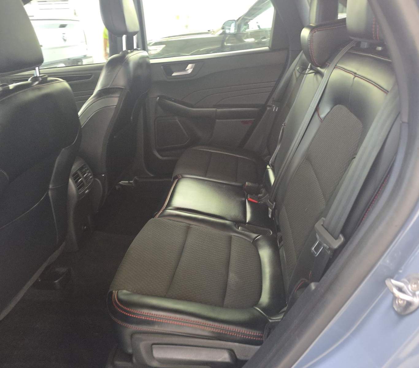 2023 Ford Escape ST-Line FWD, photo 13 of 30