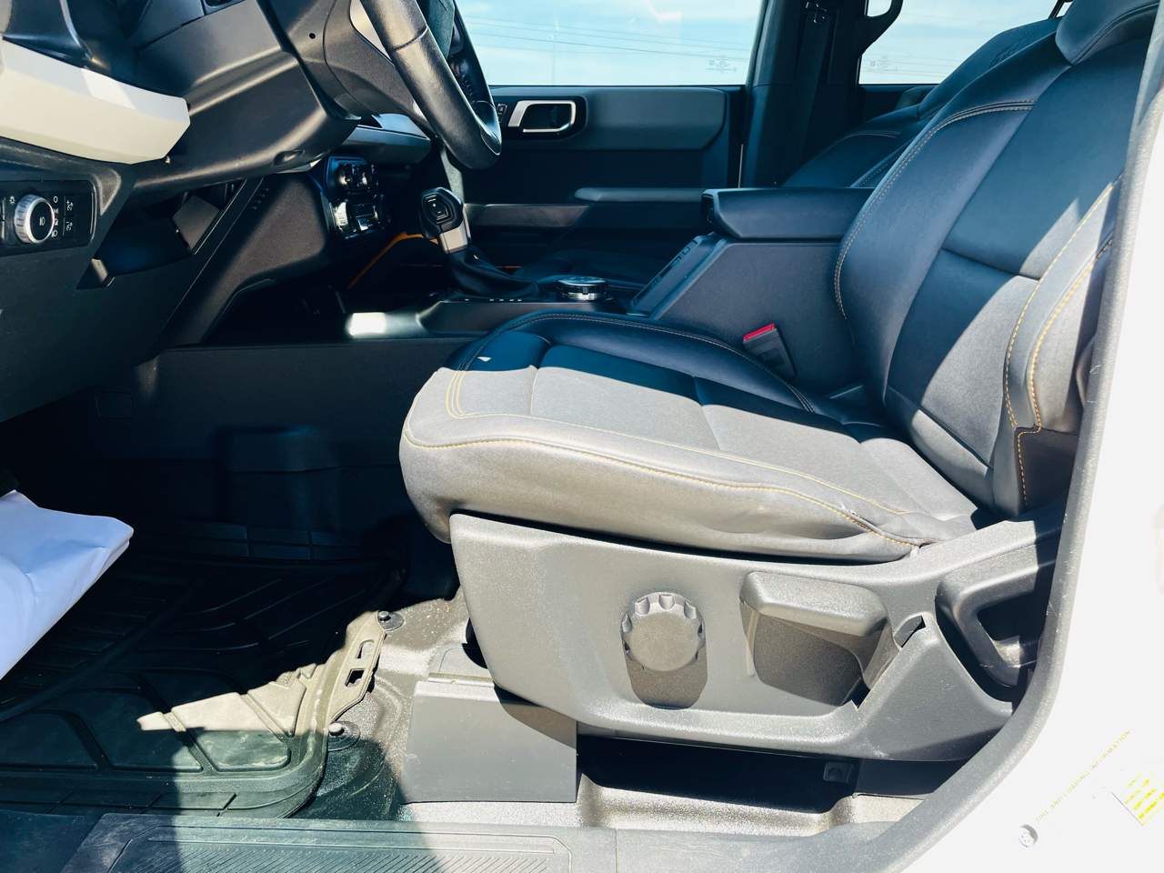 2022 Ford Bronco Badlands, photo 13 of 34