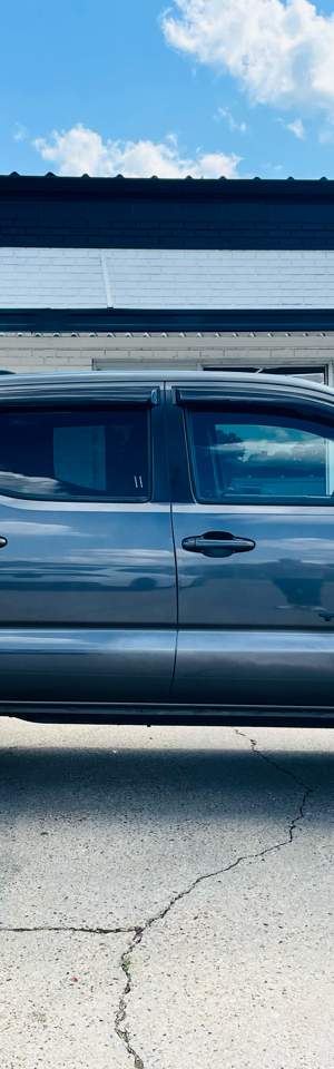 2020 Toyota Tacoma photo 4