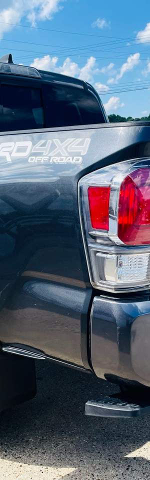 2020 Toyota Tacoma photo 7