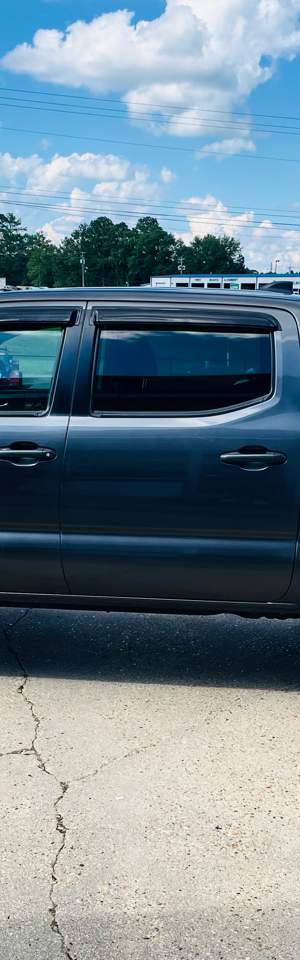 2020 Toyota Tacoma photo 2