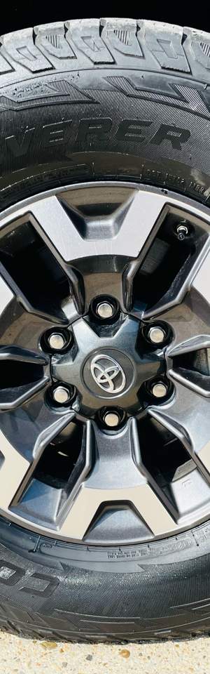2020 Toyota Tacoma photo 8