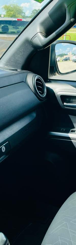 2020 Toyota Tacoma photo 11
