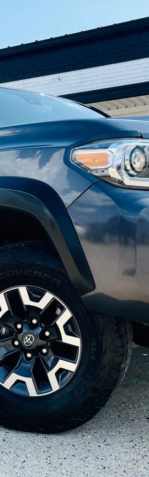 2020 Toyota Tacoma photo 1
