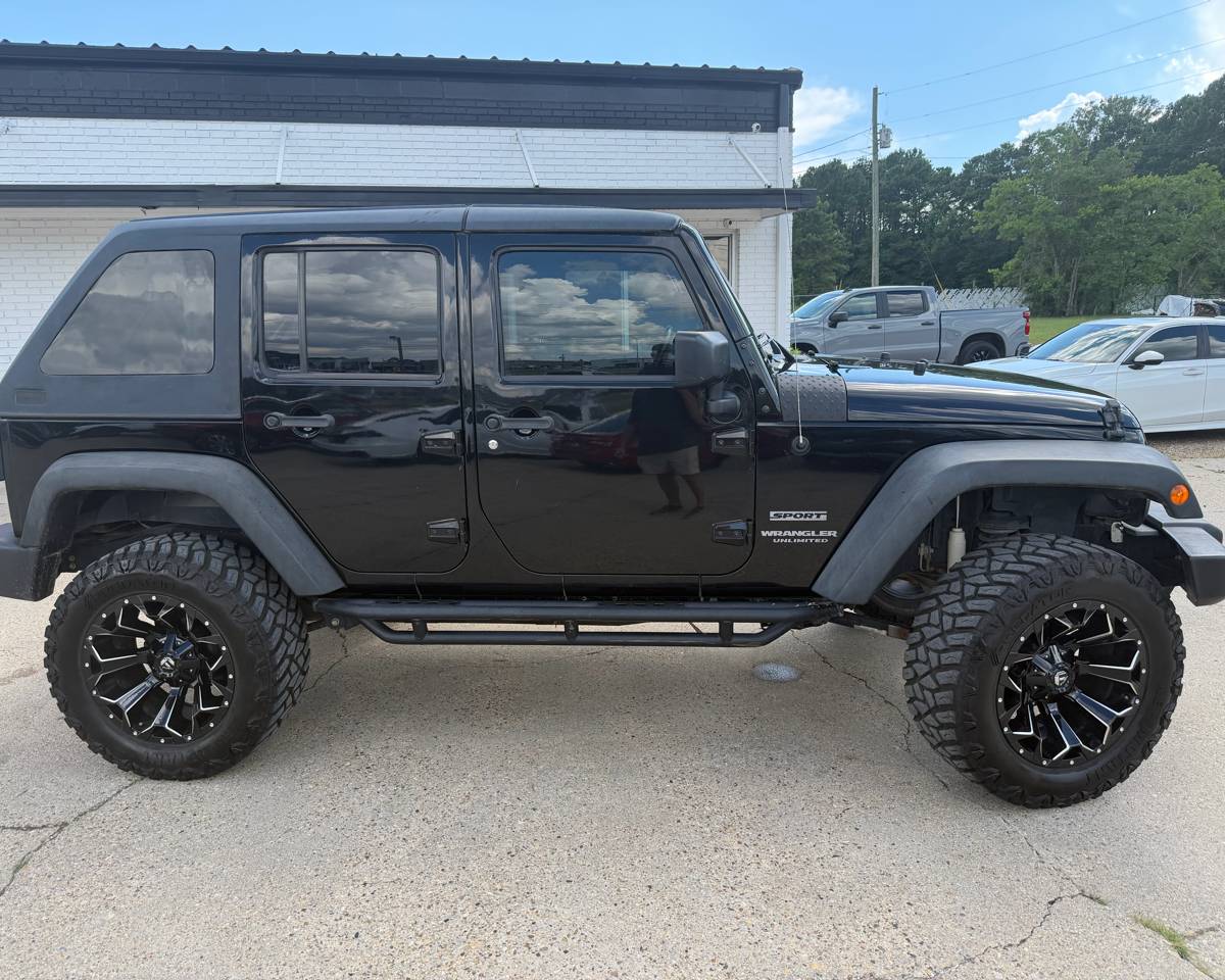 2017 Jeep Wrangler Unlimited Sport 4X4, photo 2 of 13