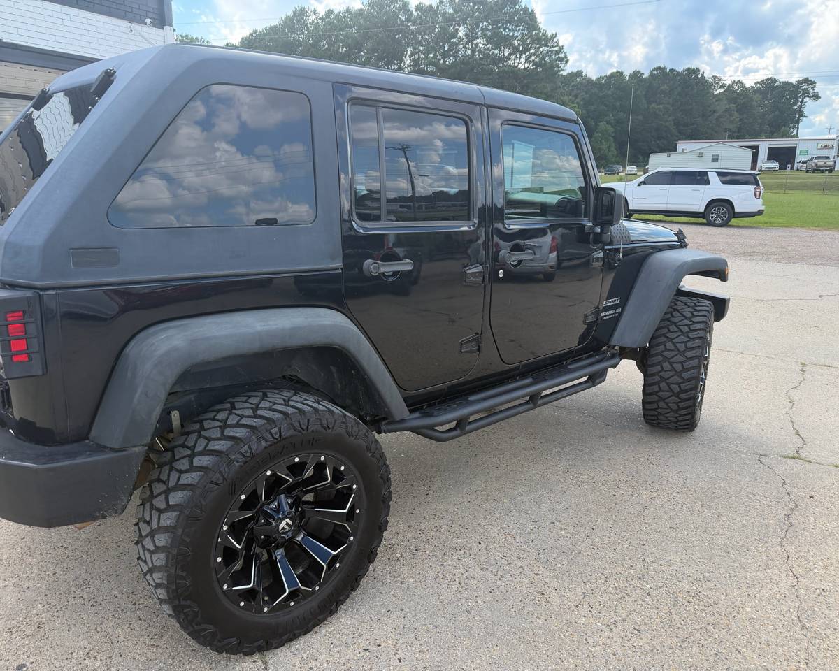 2017 Jeep Wrangler Unlimited Sport 4X4, photo 3 of 13