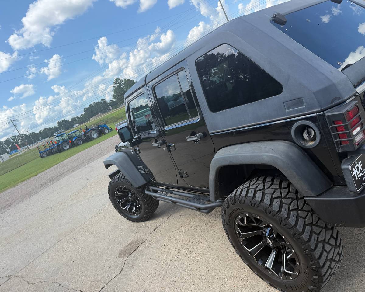 2017 Jeep Wrangler Unlimited Sport 4X4, photo 4 of 13