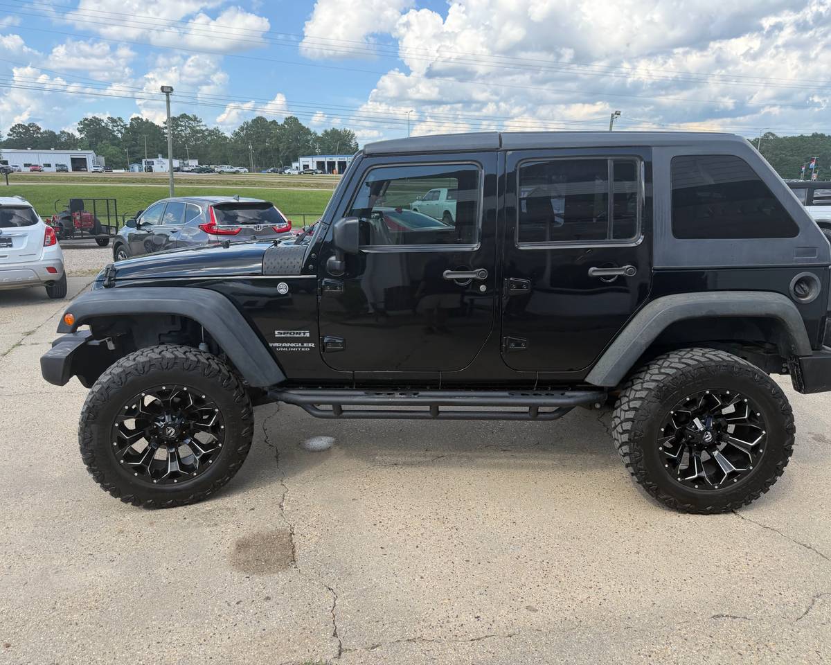 2017 Jeep Wrangler Unlimited Sport 4X4, photo 6 of 13