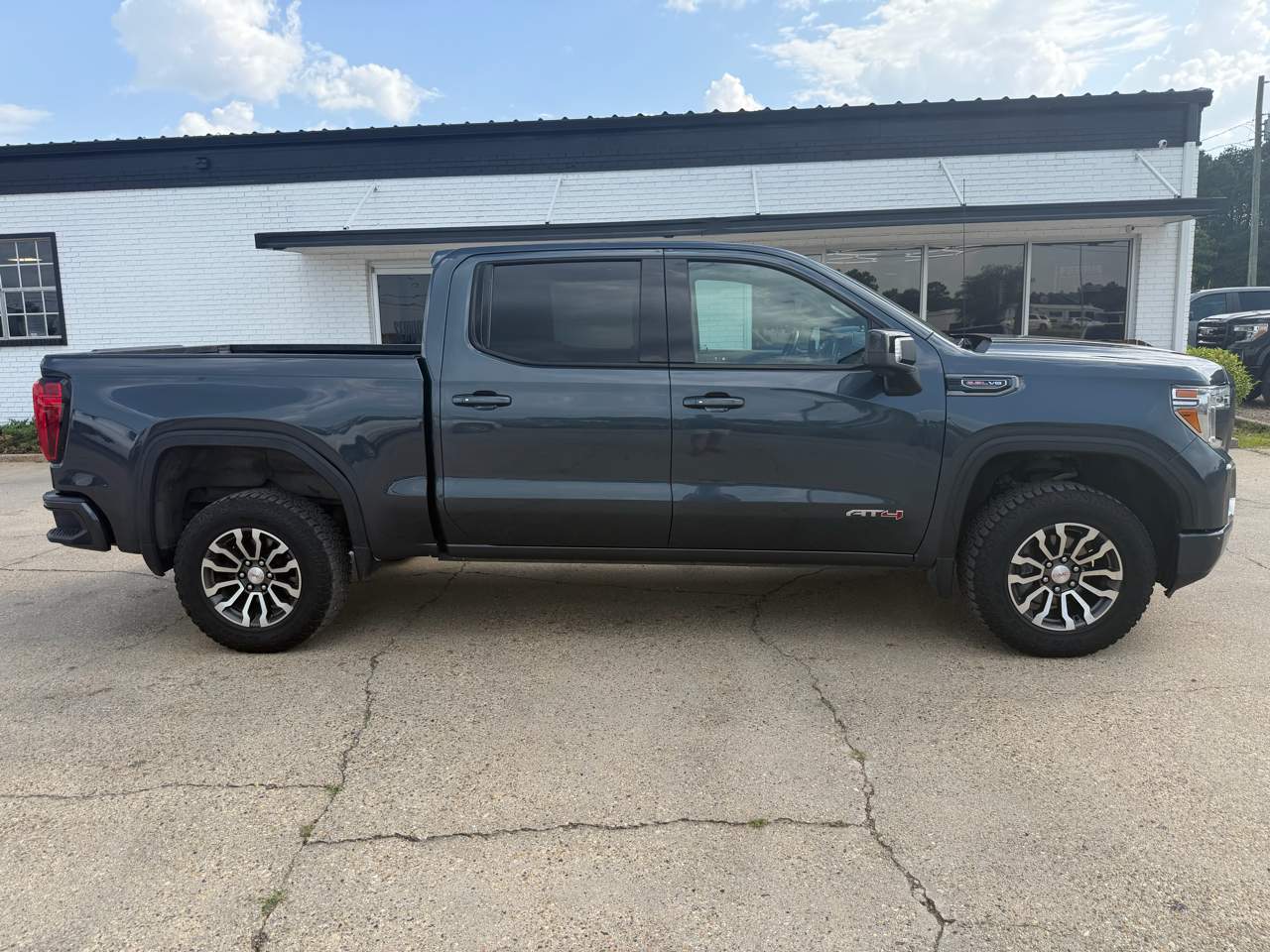 2020 GMC Sierra 1500 AT4, photo 2 of 25