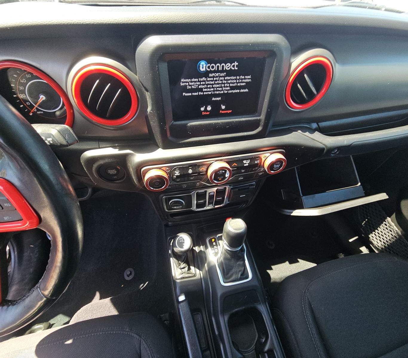 2022 Jeep Gladiator Willys Crew Cab Medium Bed, photo 17 of 28