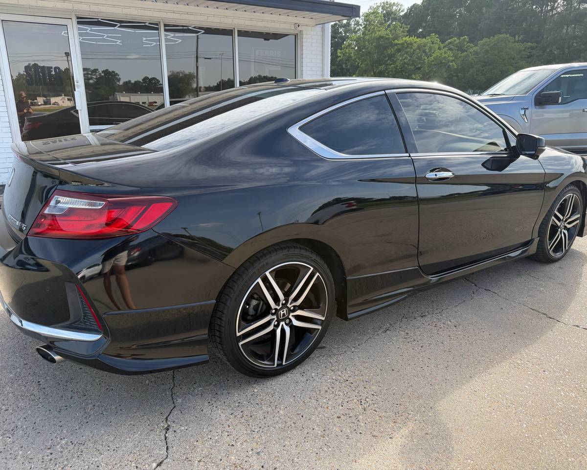 2016 Honda Accord Coupe Touring, photo 2 of 18