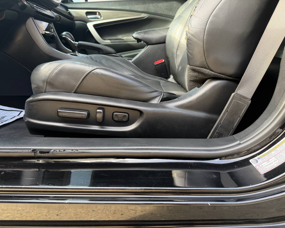 2016 Honda Accord Coupe Touring, photo 7 of 18