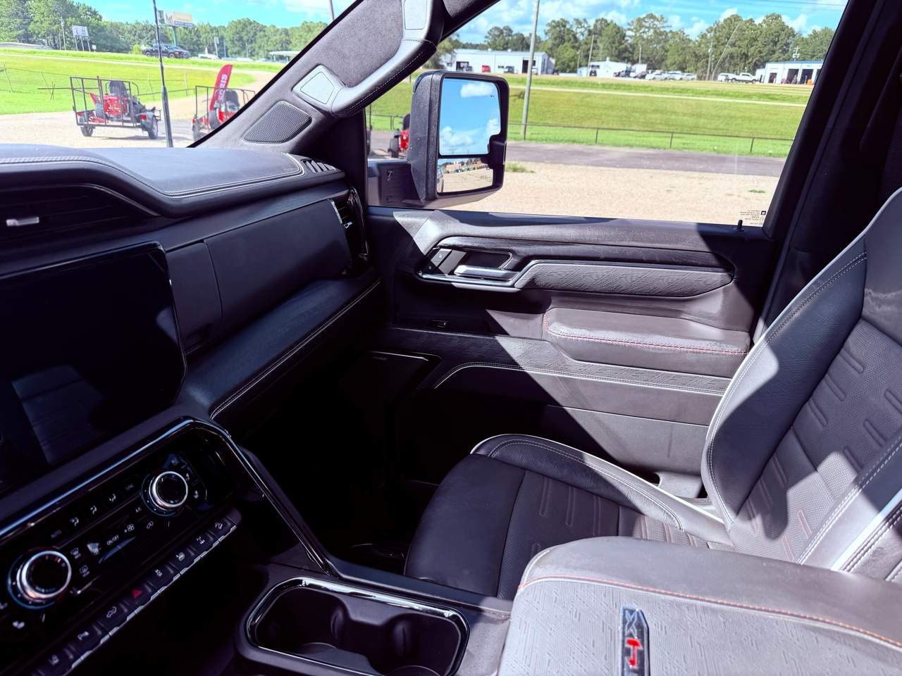 2024 GMC Sierra 2500HD 4WD Crew Cab 159″ AT4X, photo 12 of 14