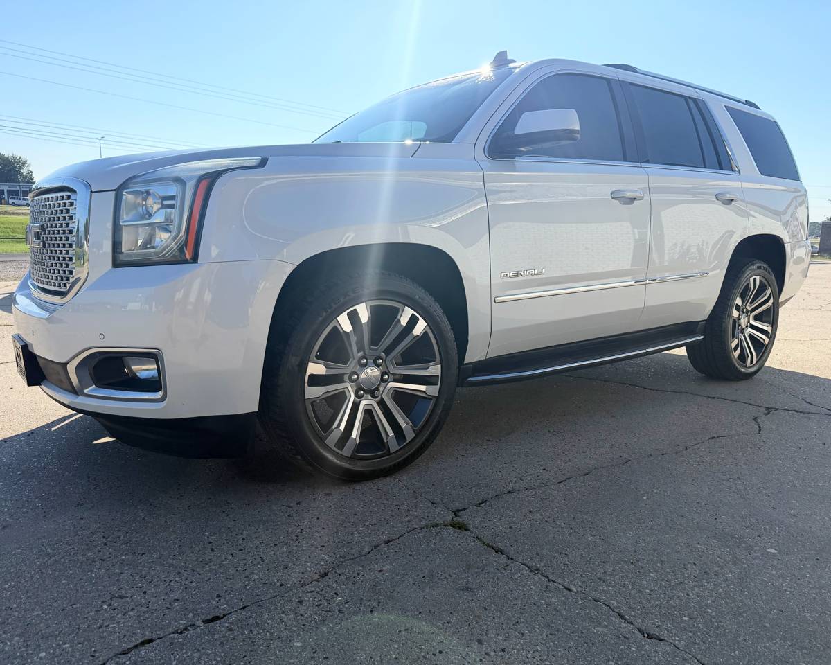 2017 GMC Yukon Denali 4WD, photo 8 of 30