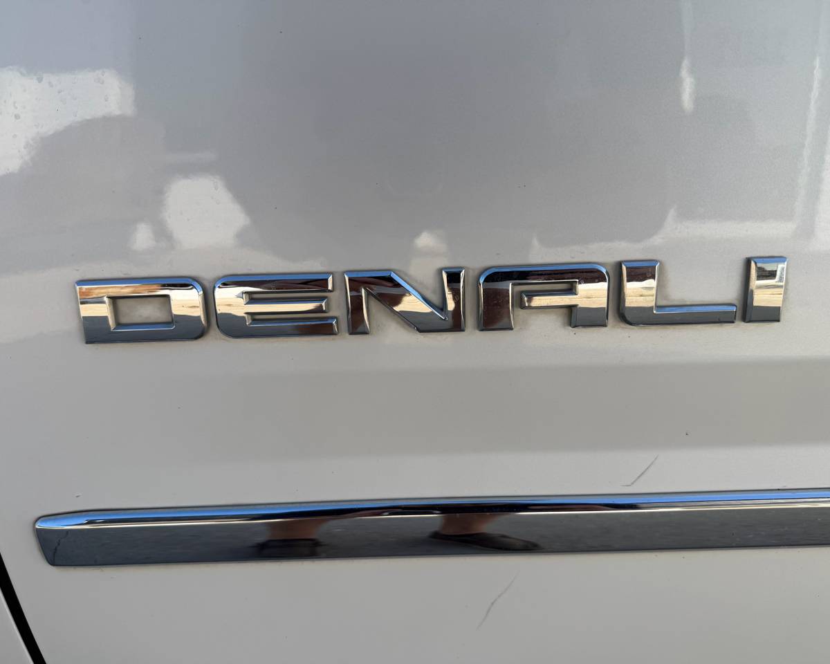 2017 GMC Yukon Denali 4WD, photo 9 of 30
