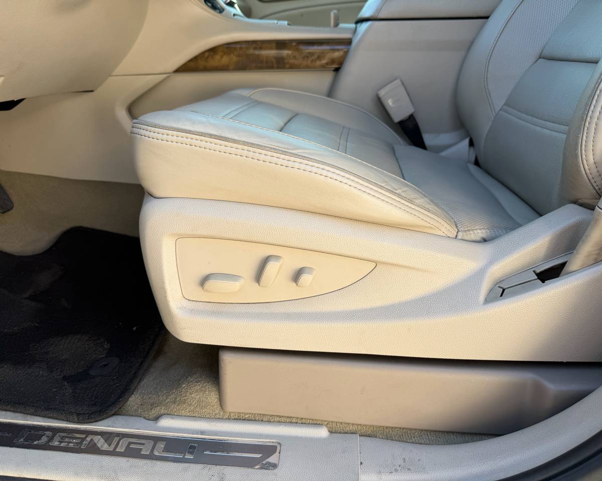 2017 GMC Yukon Denali 4WD, photo 12 of 30