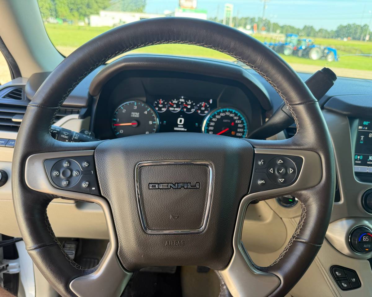 2017 GMC Yukon Denali 4WD, photo 14 of 30