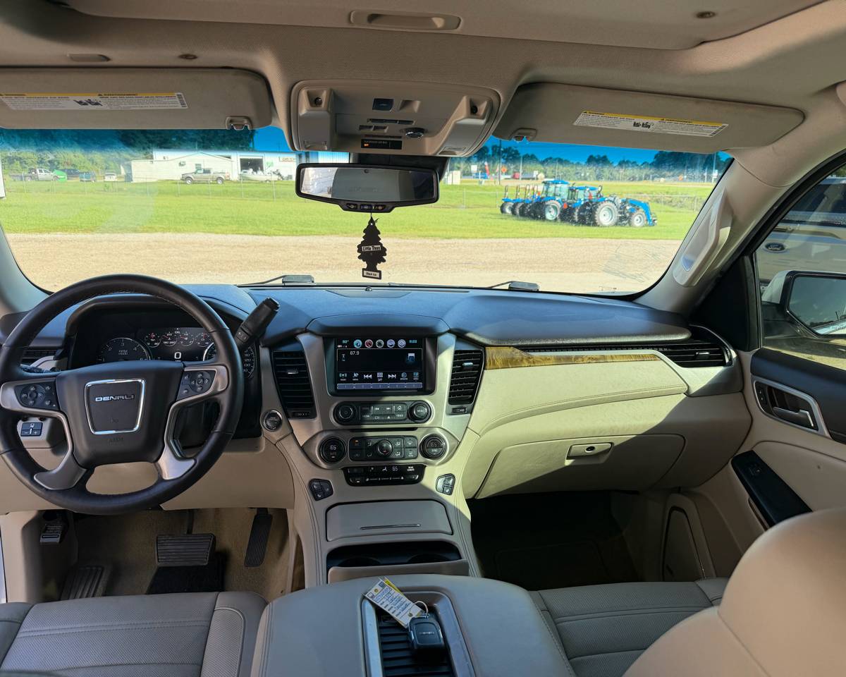 2017 GMC Yukon Denali 4WD, photo 24 of 30