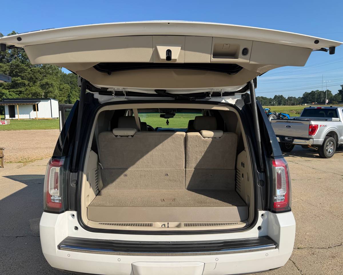 2017 GMC Yukon Denali 4WD, photo 27 of 30