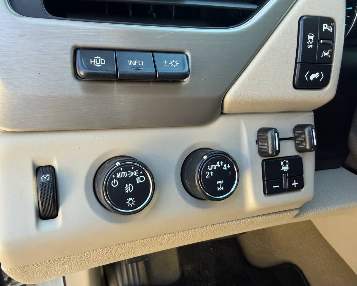 2017 GMC Yukon Denali 4WD, photo 29 of 30