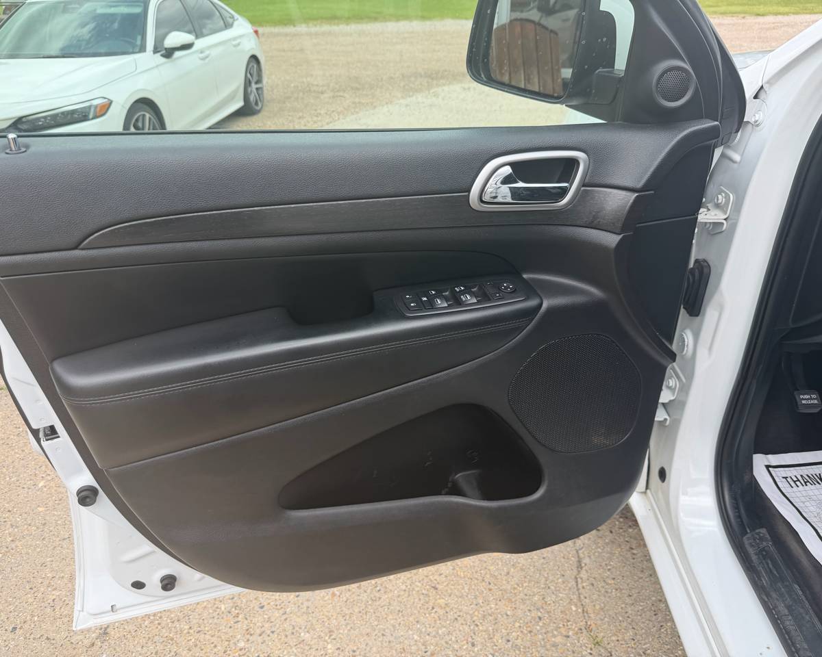 2018 Jeep Grand Cherokee Laredo Altitude, photo 11 of 20