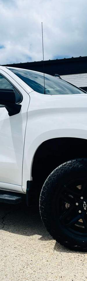 2023 Chevrolet Silverado 1500 photo 2