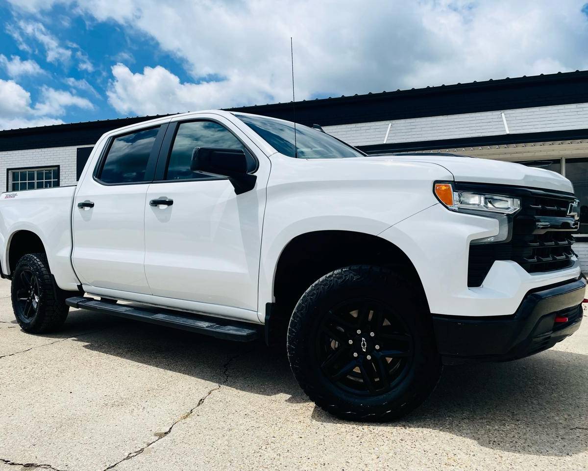 2023 Chevrolet Silverado 1500 Trail Boss – LT, photo 2 of 30
