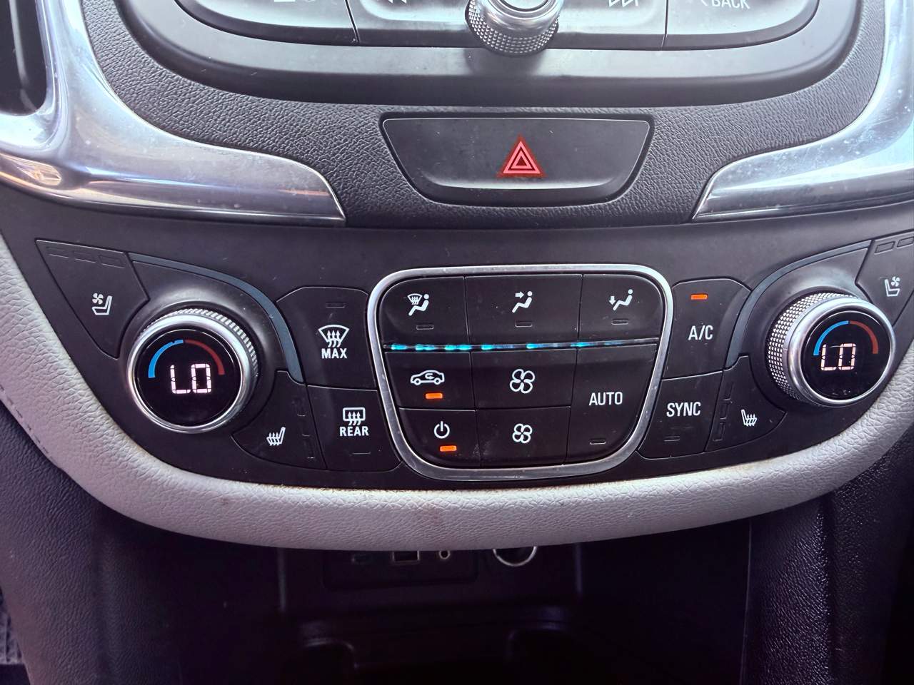 2019 Chevrolet Equinox FWD 4DR Premier w/1LZ, photo 15 of 17