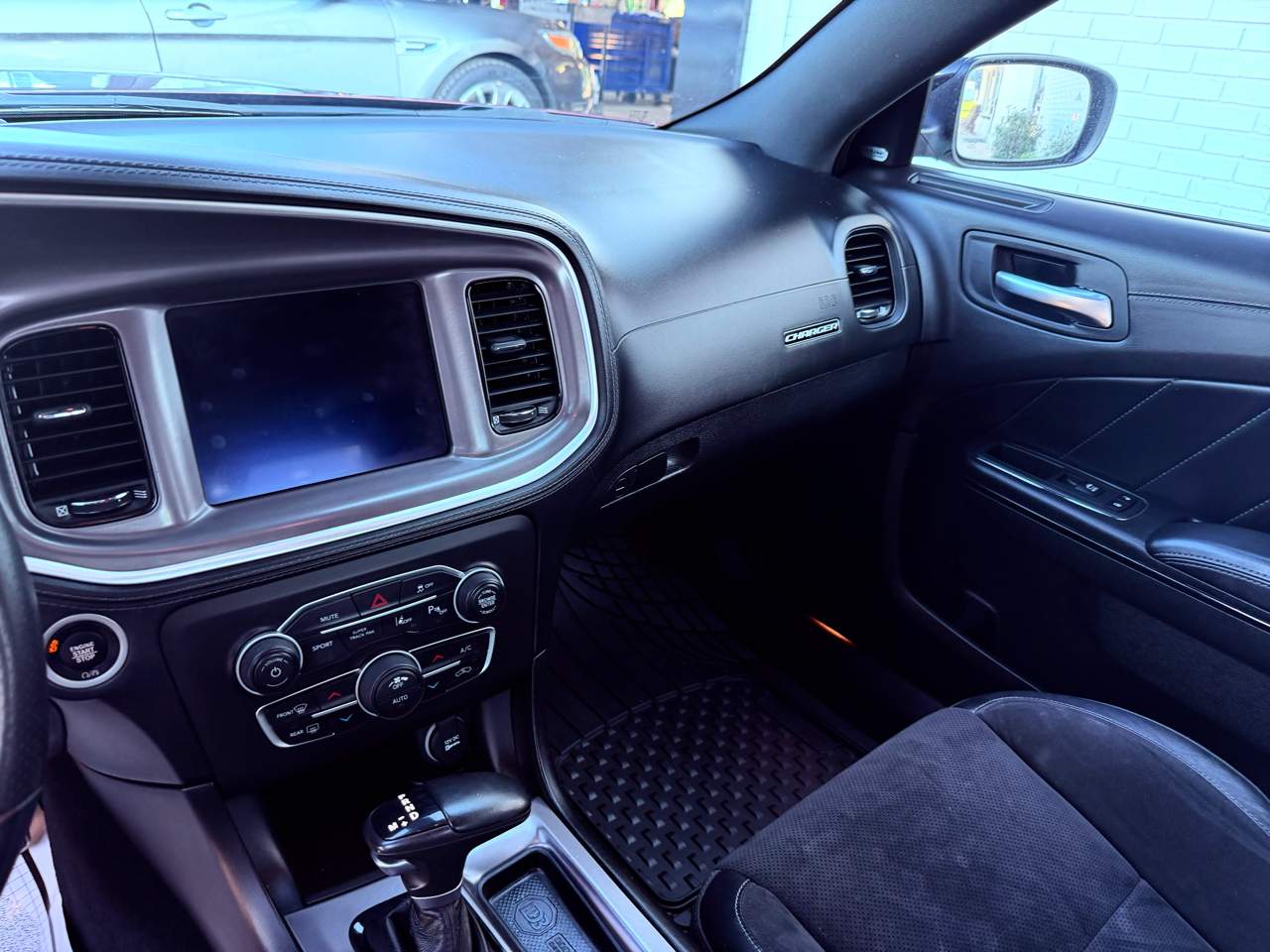 2022 Dodge Charger R/T, photo 8 of 12