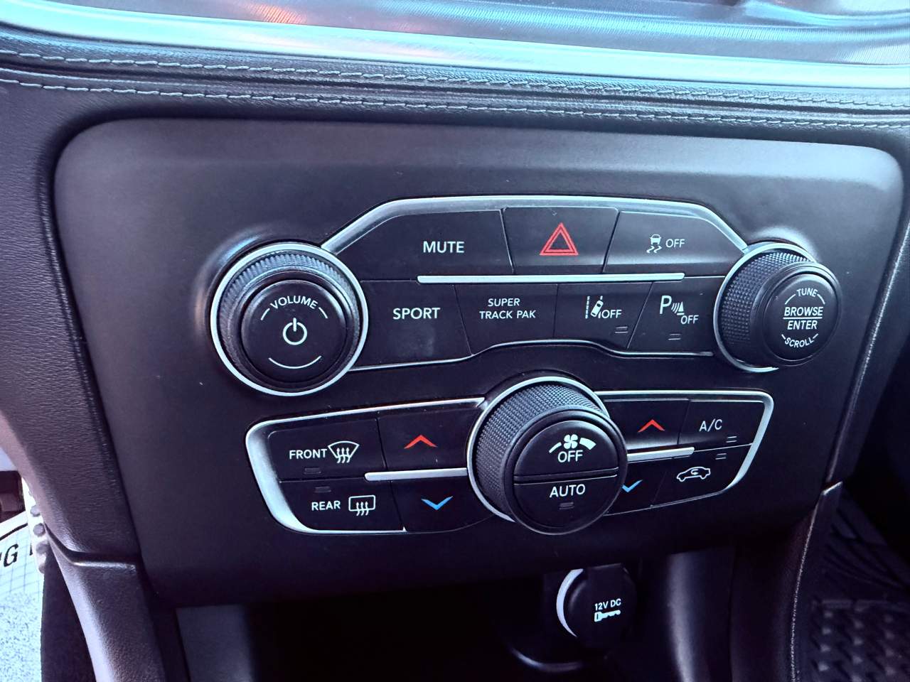 2022 Dodge Charger R/T, photo 10 of 12
