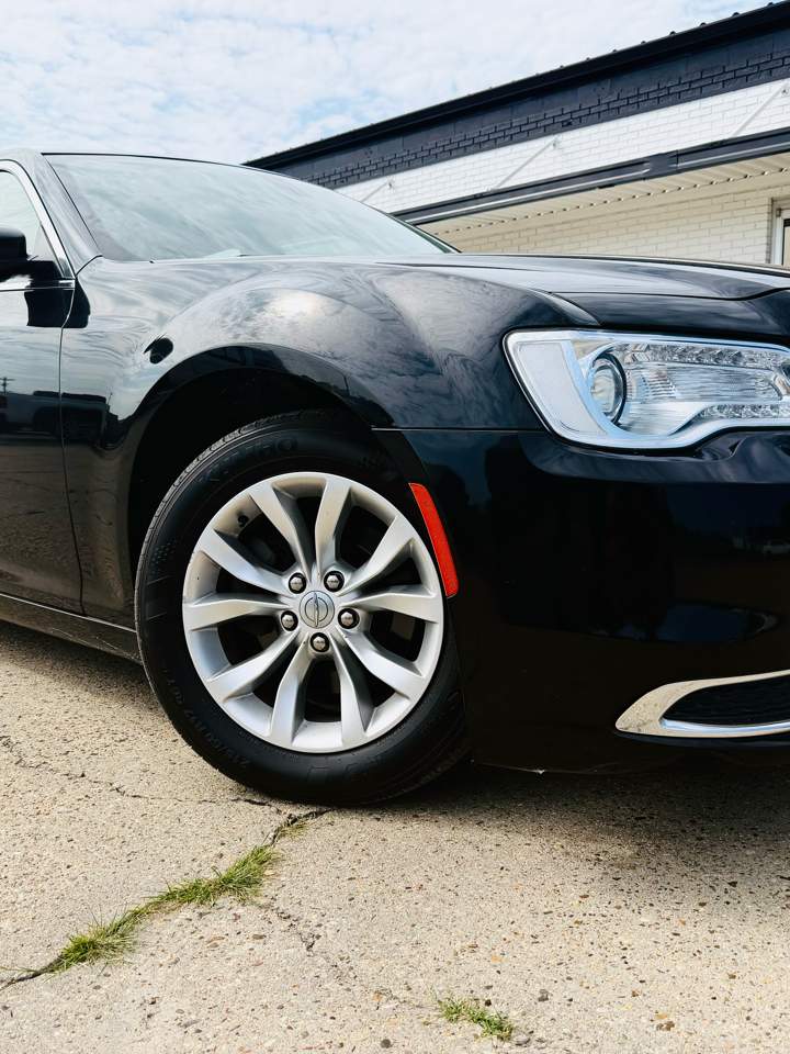 2016 Chrysler 300 LIMITE